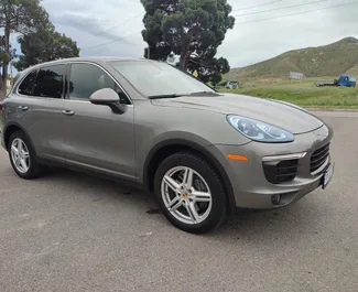 Vermietung Porsche Cayenne. Premium, Luxus, SUV Fahrzeug zur Miete in Georgien ✓ Kaution Keine Kaution ✓ Versicherungsoptionen KFZ-HV, TKV, VKV Plus, VKV Komplett, Insassen, Diebstahlschutz, Keine Kaution.