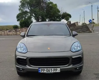 Frontansicht eines Mietwagens Porsche Cayenne in Tiflis, Georgien ✓ Auto Nr.13665. ✓ Automatisch TM ✓ 0 Bewertungen.