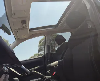 Innenraum von Subaru Forester zur Miete in Georgien. Ein großartiges 5-Sitzer Fahrzeug mit Automatisch Getriebe.
