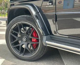 Vermietung Mercedes-Benz G63 AMG. Premium, Luxus, SUV Fahrzeug zur Miete in Spanien ✓ Kaution Einzahlung von 5000 EUR ✓ Versicherungsoptionen KFZ-HV.