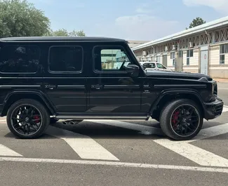 Innenraum von Mercedes-Benz G63 AMG zur Miete in Spanien. Ein großartiges 5-Sitzer Fahrzeug mit Automatisch Getriebe.
