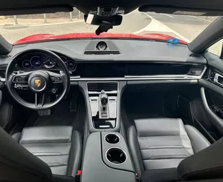 Vermietung Porsche Panamera. Premium, Luxus Fahrzeug zur Miete in Spanien ✓ Kaution Einzahlung von 5000 EUR ✓ Versicherungsoptionen KFZ-HV.