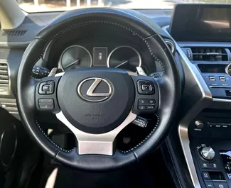 Benzin 2,0L Motor von Lexus NX 2021 zur Miete in Alicante.
