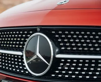 Benzin 3,0L Motor von Mercedes-Benz E-Class Cabrio 2023 zur Miete in Alicante.