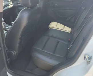 Benzin 1,8L Motor von Buick Encore 2021 zur Miete in Tiflis.