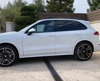 Vermietung Porsche Cayenne. Premium, Luxus, SUV Fahrzeug zur Miete in Spanien ✓ Kaution Einzahlung von 2000 EUR ✓ Versicherungsoptionen KFZ-HV.