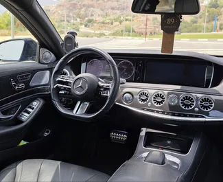 Mercedes-Benz S500 2019 mit Antriebssystem Frontantrieb, verfügbar in Alicante.