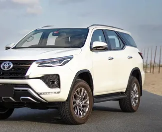 Autovermietung Toyota Fortuner Nr.12968 Automatisch in Dubai, ausgestattet mit einem 80,0L Motor ➤ Von Mohammad in VAE.