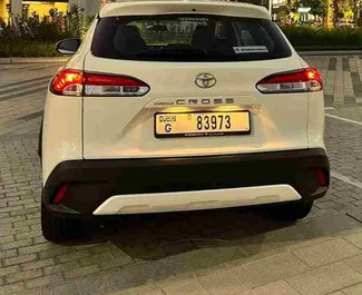 Vermietung Toyota Corolla Cross. Wirtschaft, Komfort, Crossover Fahrzeug zur Miete in VAE ✓ Kaution Einzahlung von 500 AED ✓ Versicherungsoptionen KFZ-HV.