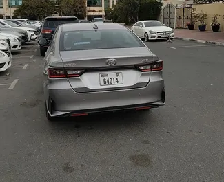 Frontansicht eines Mietwagens Toyota Yaris Ativ in Dubai, VAE ✓ Auto Nr.13945. ✓ Automatisch TM ✓ 0 Bewertungen.