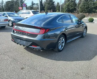 Benzin 2,5L Motor von Hyundai Sonata 2020 zur Miete in Kutaisi.