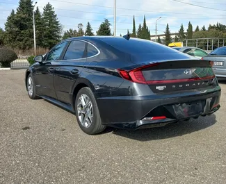 Hyundai Sonata 2020 zur Miete verfügbar in Kutaisi, mit Kilometerbegrenzung unbegrenzte.