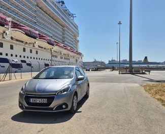 Frontansicht eines Mietwagens Peugeot 208 in Chania, Griechenland ✓ Auto Nr.9544. ✓ Schaltgetriebe TM ✓ 0 Bewertungen.