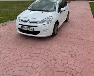 Vermietung Citroen C3. Wirtschaft, Komfort, Crossover Fahrzeug zur Miete in Montenegro ✓ Kaution Keine Kaution ✓ Versicherungsoptionen KFZ-HV, VKV Komplett, Insassen, Diebstahlschutz, Ausland, Keine Kaution.