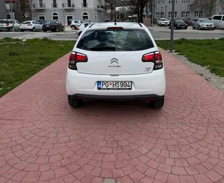 Frontansicht eines Mietwagens Citroen C3 in Budva, Montenegro ✓ Auto Nr.14153. ✓ Schaltgetriebe TM ✓ 0 Bewertungen.