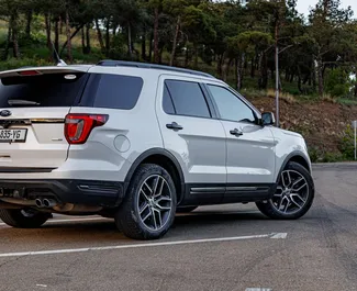 Frontansicht eines Mietwagens Ford Explorer in Tiflis, Georgien ✓ Auto Nr.14124. ✓ Automatisch TM ✓ 0 Bewertungen.