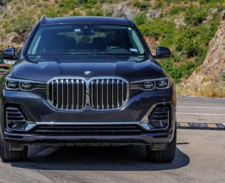 Frontansicht eines Mietwagens BMW X7 in Tiflis, Georgien ✓ Auto Nr.14115. ✓ Automatisch TM ✓ 1 Bewertungen.