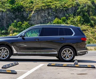 Vermietung BMW X7. Premium, Luxus, Crossover Fahrzeug zur Miete in Georgien ✓ Kaution Einzahlung von 1100 GEL ✓ Versicherungsoptionen KFZ-HV, TKV, VKV Plus, VKV Komplett, Insassen, Diebstahlschutz.