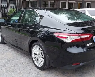 Toyota Camry 2019 zur Miete verfügbar in Kutaisi, mit Kilometerbegrenzung unbegrenzte.