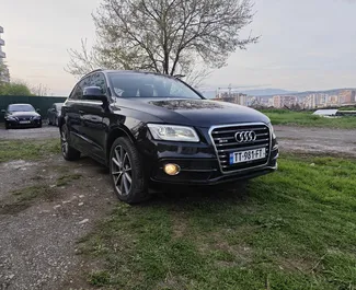 Frontansicht eines Mietwagens Audi Q5 in Tiflis, Georgien ✓ Auto Nr.14155. ✓ Automatisch TM ✓ 0 Bewertungen.