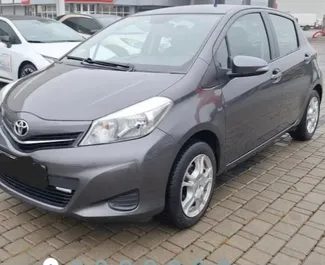 Autovermietung Toyota Yaris Nr.14302 Schaltgetriebe in Tirana, ausgestattet mit einem 1,0L Motor ➤ Von Ervin in Albanien.
