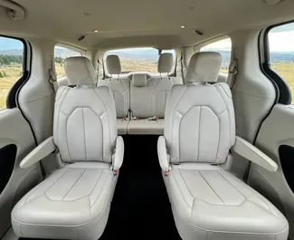 Vermietung Chrysler Voyager. Komfort, Minivan Fahrzeug zur Miete in Georgien ✓ Kaution Einzahlung von 410 GEL ✓ Versicherungsoptionen KFZ-HV, TKV.