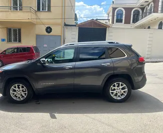 Vermietung Jeep Cherokee. Komfort, SUV, Crossover Fahrzeug zur Miete in Georgien ✓ Kaution Keine Kaution ✓ Versicherungsoptionen KFZ-HV, VKV Plus, VKV Komplett, Insassen, Keine Kaution.