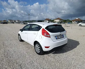 Vermietung Ford Fiesta. Wirtschaft Fahrzeug zur Miete in Albanien ✓ Kaution Einzahlung von 100 EUR ✓ Versicherungsoptionen KFZ-HV, VKV Komplett, Ausland, Junge.