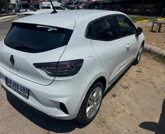 Frontansicht eines Mietwagens Renault Clio 5 in Fethiye, Türkei ✓ Auto Nr.14418. ✓ Automatisch TM ✓ 0 Bewertungen.