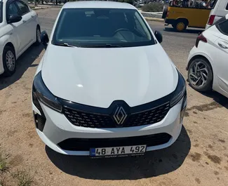 Frontansicht eines Mietwagens Renault Clio 5 in Fethiye, Türkei ✓ Auto Nr.14419. ✓ Automatisch TM ✓ 0 Bewertungen.