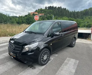 Frontansicht eines Mietwagens Mercedes-Benz Vito Tourer Pro in Becici, Montenegro ✓ Auto Nr.14185. ✓ Automatisch TM ✓ 0 Bewertungen.