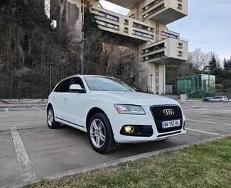 Frontansicht eines Mietwagens Audi Q5 in Tiflis, Georgien ✓ Auto Nr.14129. ✓ Automatisch TM ✓ 0 Bewertungen.