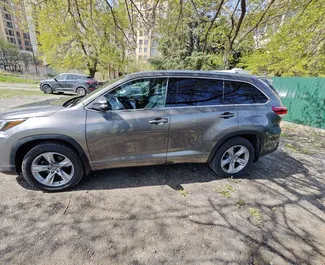 Vermietung Toyota Highlander. Komfort, Premium, Crossover Fahrzeug zur Miete in Georgien ✓ Kaution Einzahlung von 600 GEL ✓ Versicherungsoptionen KFZ-HV, TKV, VKV Plus, VKV Komplett, Insassen, Diebstahlschutz.