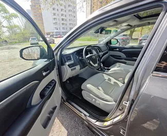 Mietwagen Toyota Highlander 2017 in Georgien, mit Benzin-Kraftstoff und 249 PS ➤ Ab 130 GEL pro Tag.