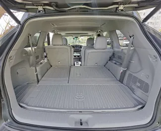 Benzin 3,5L Motor von Toyota Highlander 2017 zur Miete in Tiflis.