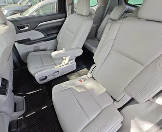 Toyota Highlander 2017 mit Antriebssystem Allradantrieb, verfügbar in Tiflis.