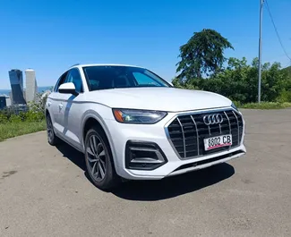 Frontansicht eines Mietwagens Audi Q5 in Tiflis, Georgien ✓ Auto Nr.14162. ✓ Automatisch TM ✓ 0 Bewertungen.
