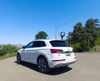 Benzin 2,0L Motor von Audi Q5 2021 zur Miete in Tiflis.