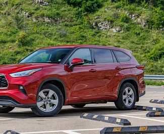 Frontansicht eines Mietwagens Toyota Highlander in Tiflis, Georgien ✓ Auto Nr.14126. ✓ Automatisch TM ✓ 0 Bewertungen.