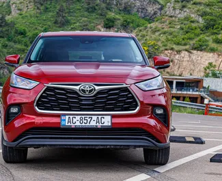 Vermietung Toyota Highlander. Komfort, Premium, Crossover Fahrzeug zur Miete in Georgien ✓ Kaution Einzahlung von 600 GEL ✓ Versicherungsoptionen KFZ-HV, TKV, VKV Plus, VKV Komplett, Insassen, Diebstahlschutz.