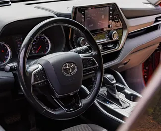 Toyota Highlander 2020 zur Miete verfügbar in Tiflis, mit Kilometerbegrenzung unbegrenzte.
