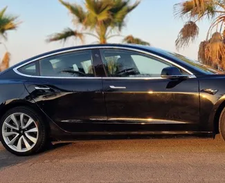Tesla Model 3 2021 mit Antriebssystem Frontantrieb, verfügbar in Alicante.