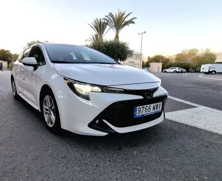 Frontansicht eines Mietwagens Toyota Corolla in Alicante, Spanien ✓ Auto Nr.14173. ✓ Automatisch TM ✓ 0 Bewertungen.