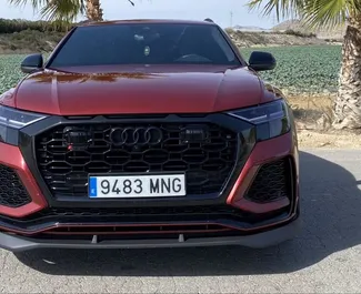 Vermietung Audi RS Q8. Premium, Luxus, SUV, Crossover Fahrzeug zur Miete in Spanien ✓ Kaution Einzahlung von 4000 EUR ✓ Versicherungsoptionen KFZ-HV.