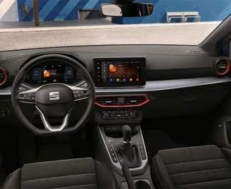 Vermietung SEAT Arona. Wirtschaft, Crossover Fahrzeug zur Miete in Griechenland ✓ Kaution Einzahlung von 400 EUR ✓ Versicherungsoptionen KFZ-HV, TKV, VKV Komplett, Insassen, Diebstahlschutz, Junge.