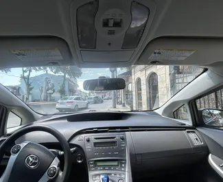 Hybride 1,8L Motor von Toyota Prius 2011 zur Miete in Kutaisi.