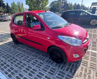 Hyundai i10 2015 zur Miete verfügbar in Burgas, mit Kilometerbegrenzung 200 km/Tag.