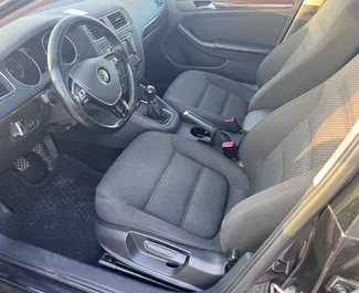Mietwagen Volkswagen Jetta 2017 in Bulgarien, mit Benzin-Kraftstoff und 150 PS ➤ Ab 12 EUR pro Tag.