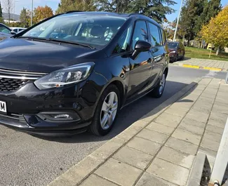 Vermietung Opel Zafira. Komfort, Minivan Fahrzeug zur Miete in Bulgarien ✓ Kaution Einzahlung von 100 EUR ✓ Versicherungsoptionen KFZ-HV, TKV, VKV Plus, VKV Komplett, Diebstahlschutz, Ausland, Junge, Keine Kaution.