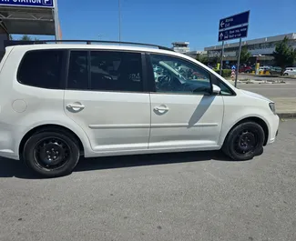 Mietwagen Volkswagen Touran 2015 in Bulgarien, mit Diesel-Kraftstoff und 110 PS ➤ Ab 18 EUR pro Tag.